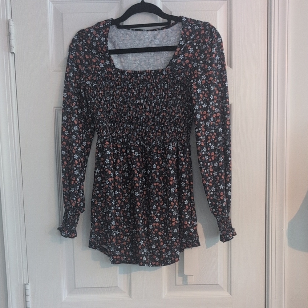 NEVER WORN Elegant Floral Smocked Blouse - Black and Pink